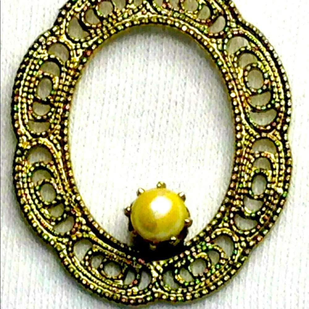 VINTAGE 12kt Gold Filled 1 1/8" Oval Pearl Pendant with 17" Chain